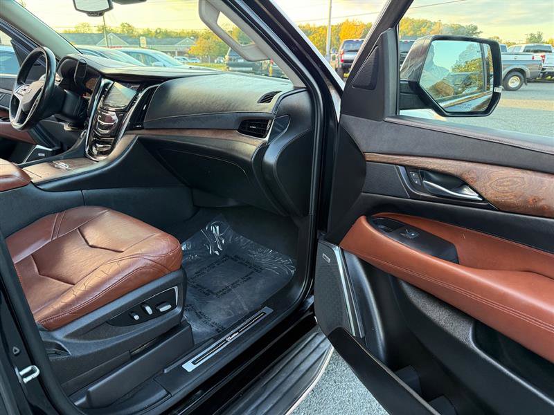 Used 2015 Cadillac Escalade ESV Luxury image 9