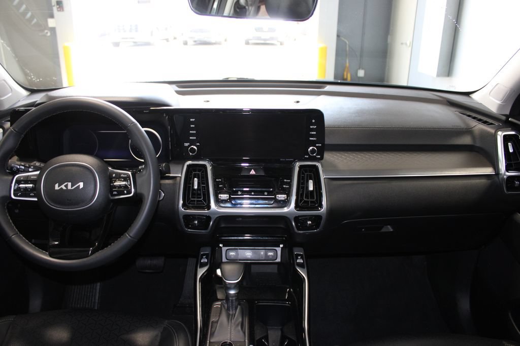 Used 2023 Kia Sorento SX AWD/4WD image 14