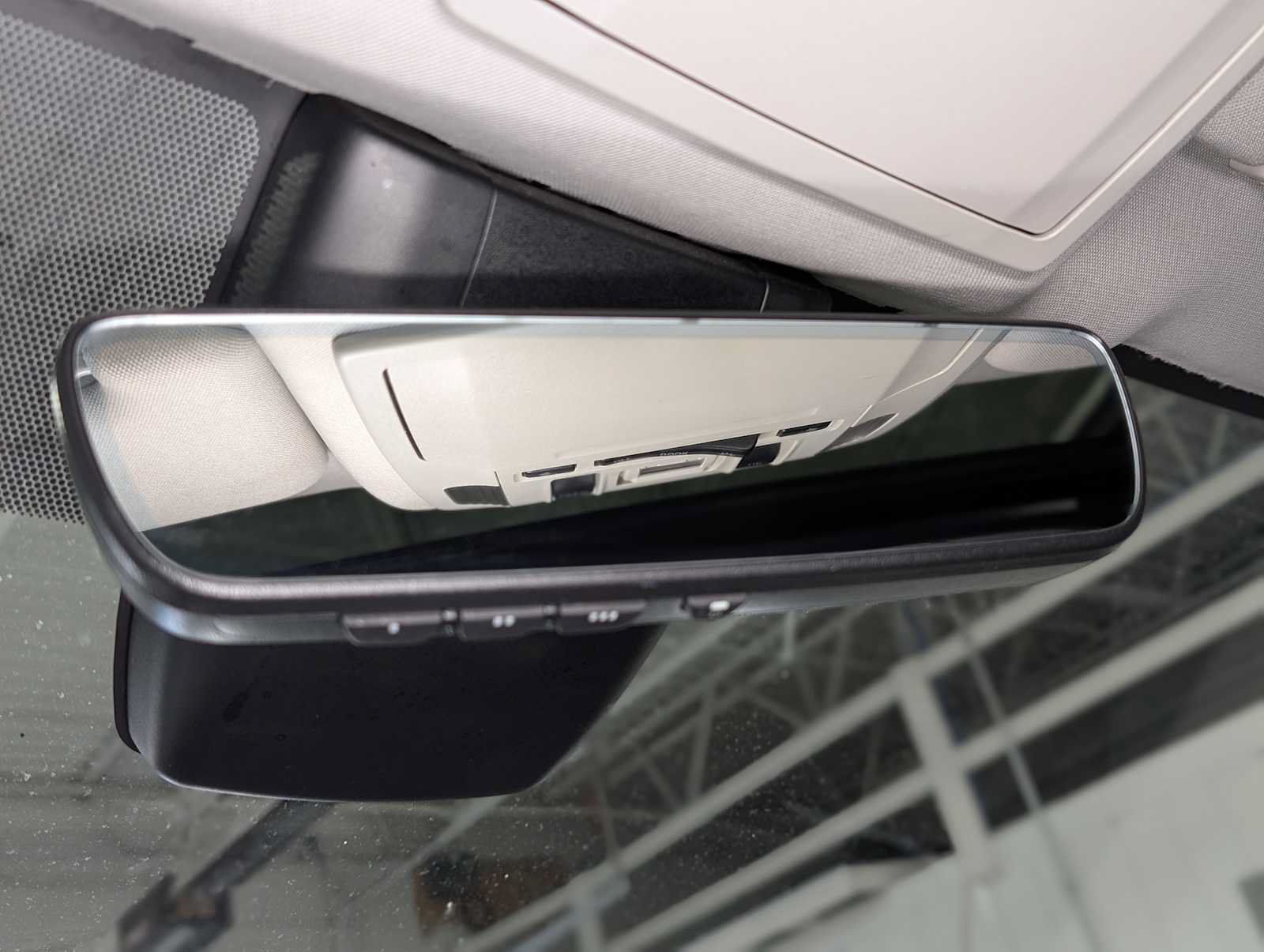 Used 2021 Toyota Highlander XLE AWD/4WD image 38