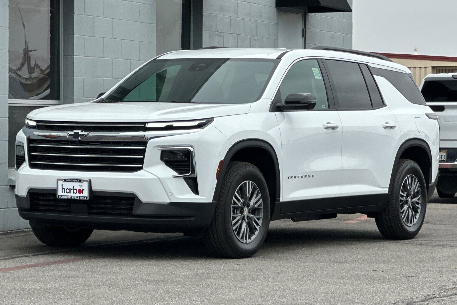 New 2025 Chevrolet Traverse LT w/ Enhanced Driving Package image 8