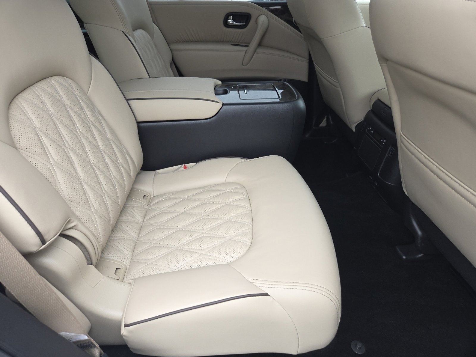 Used 2023 Nissan Armada Platinum image 24