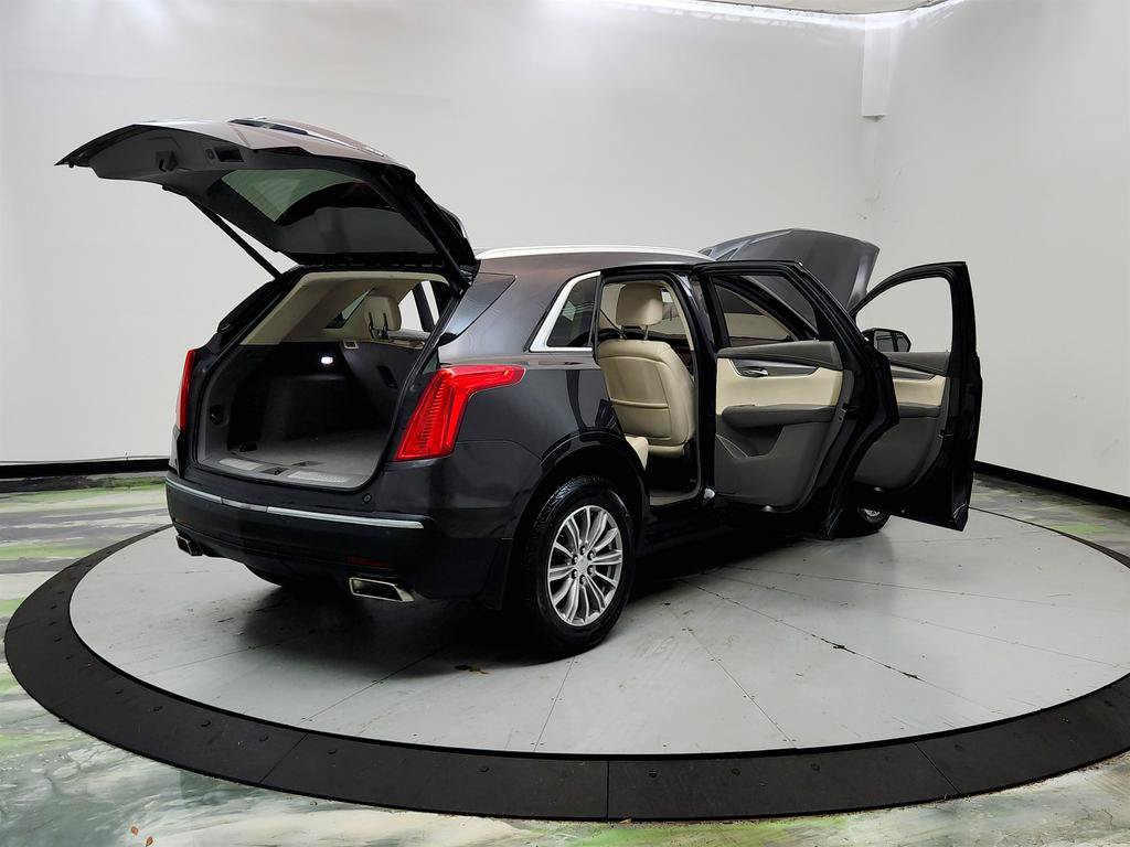 Used 2017 Cadillac XT5 Luxury w/ Driver Awareness Package FWD image 11