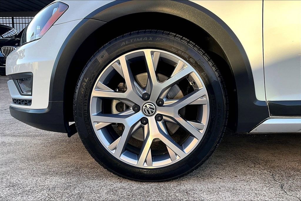 Used 2017 Volkswagen Golf Alltrack SEL image 11