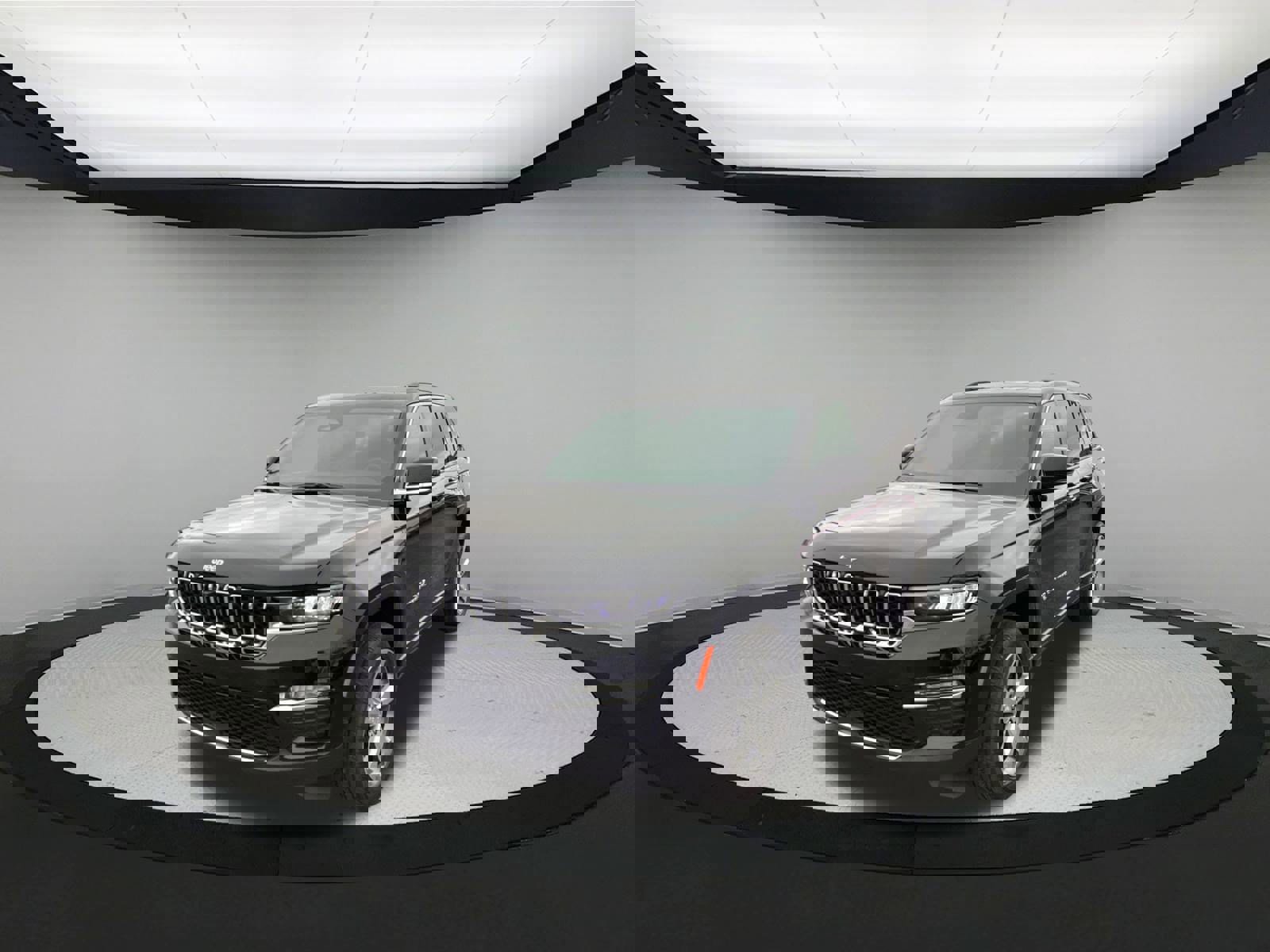 Used 2024 Jeep Grand Cherokee Limited w/ Luxury Tech Group II image 4