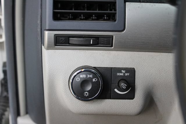 Used 2008 Saturn Outlook XE w/ Preferred Package FWD image 12