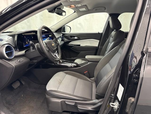 Used 2025 Chevrolet Trax LT w/ LT Convenience Package FWD image 20