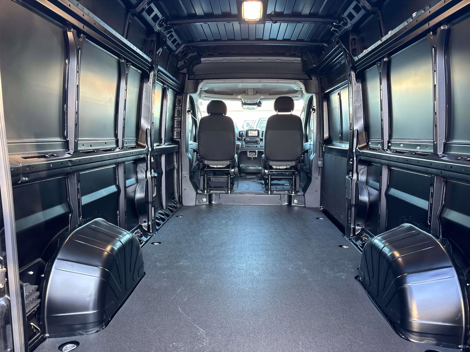 New 2026 RAM ProMaster 2500 w/ Quick Order Package 22G SLT image 4