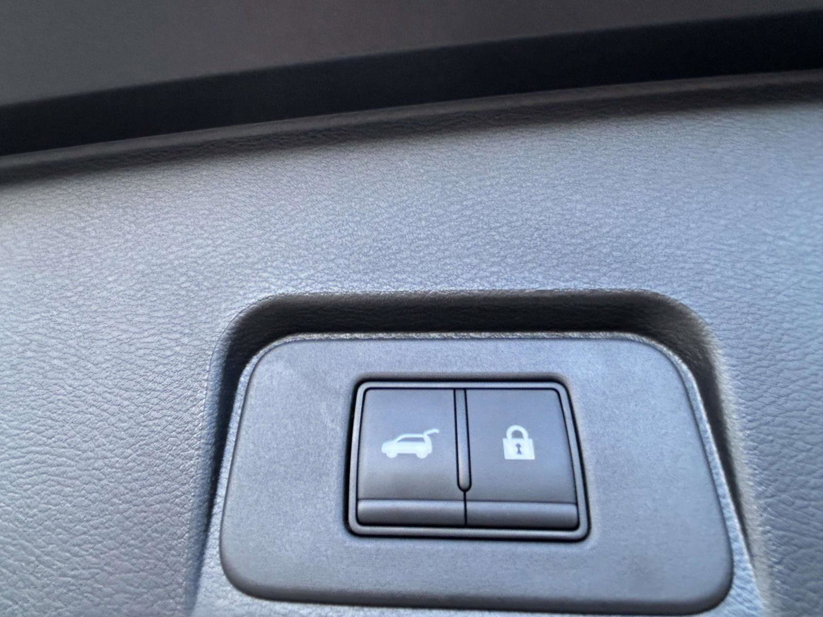 Used 2024 Nissan Rogue SV w/ SV Premium Package image 18