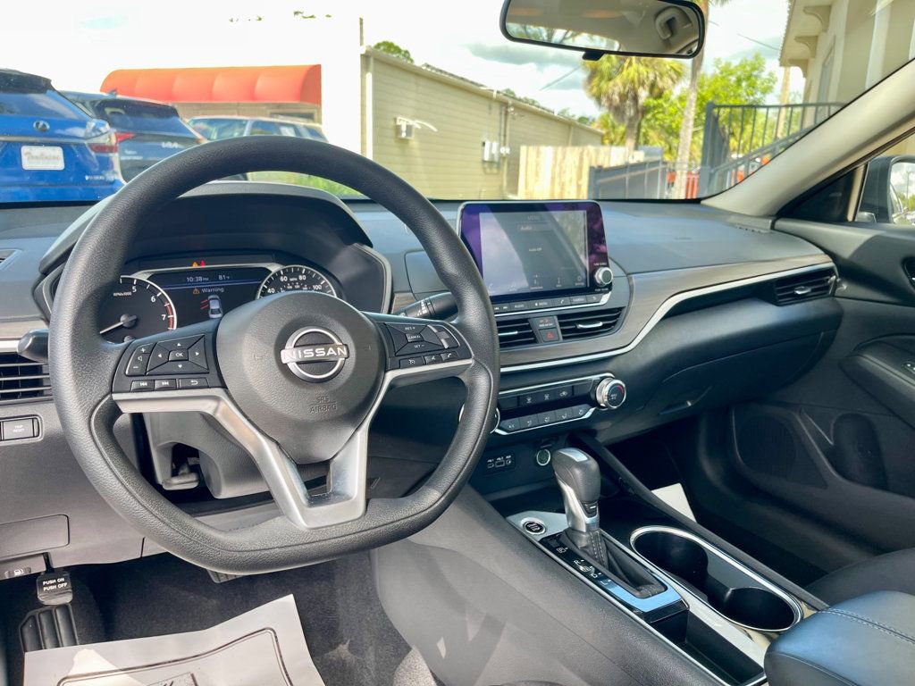 Used 2024 Nissan Altima 2.5 SV image 12