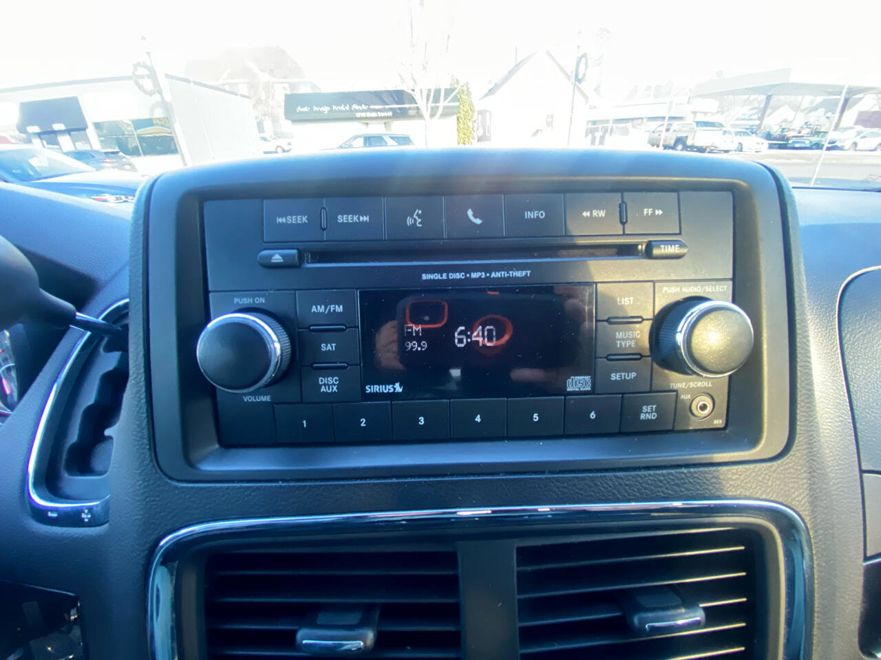 Used 2016 Dodge Grand Caravan SE image 25