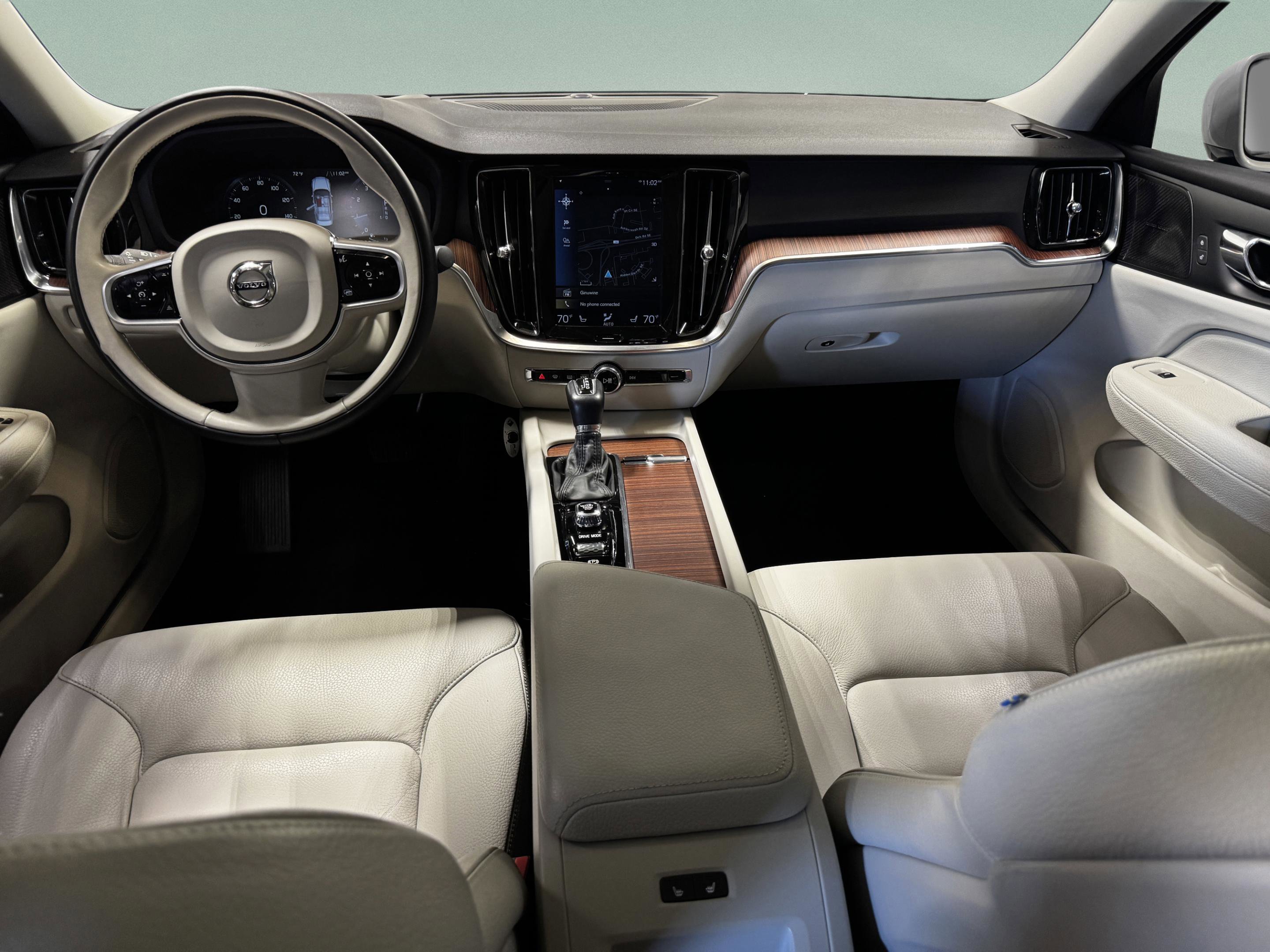 Used 2019 Volvo S60 T6 Momentum w/ Multimedia Package image 16