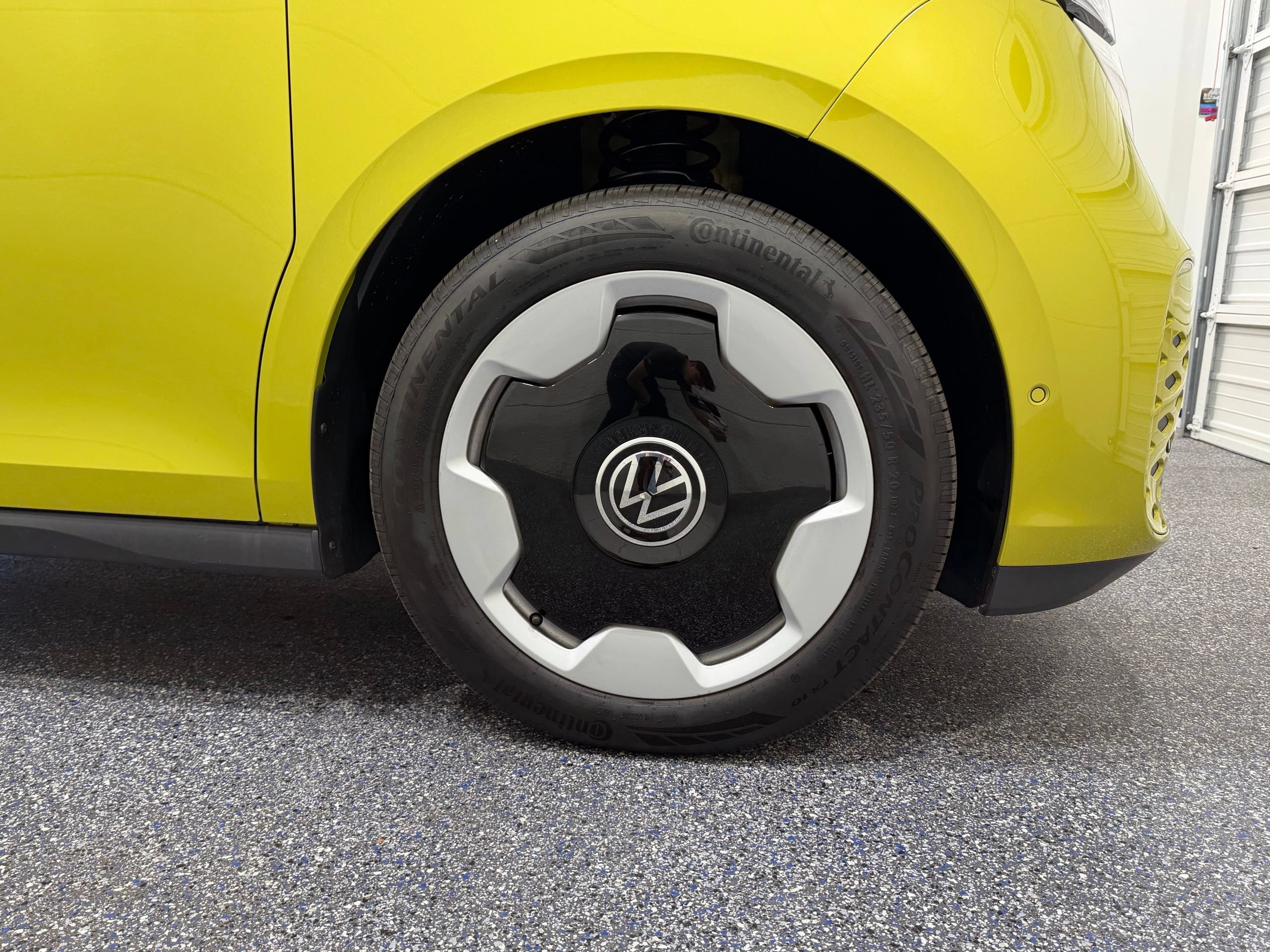 New 2025 Volkswagen ID. Buzz Pro S Plus AWD/4WD image 14