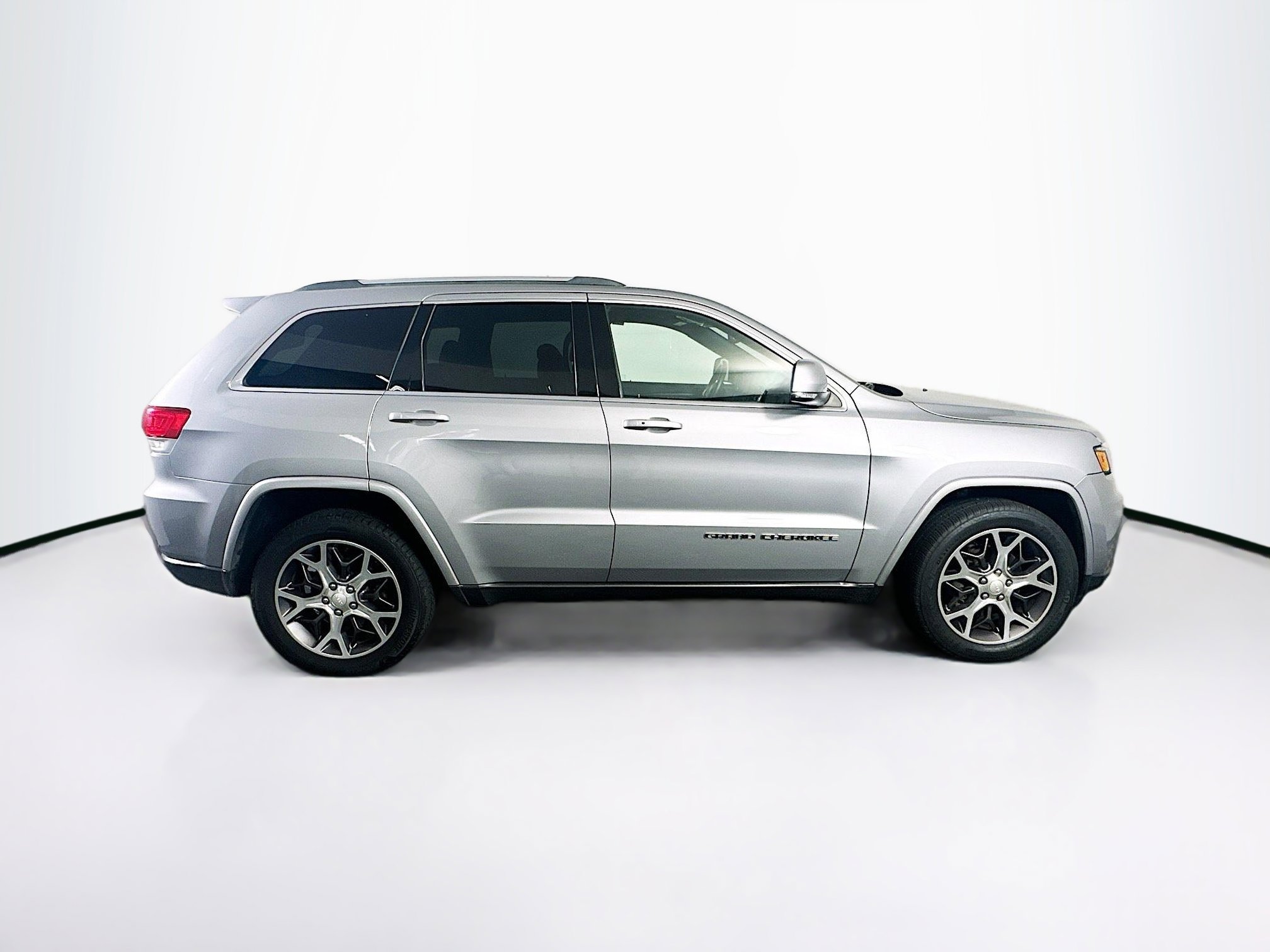 Used 2018 Jeep Grand Cherokee Limited image 10