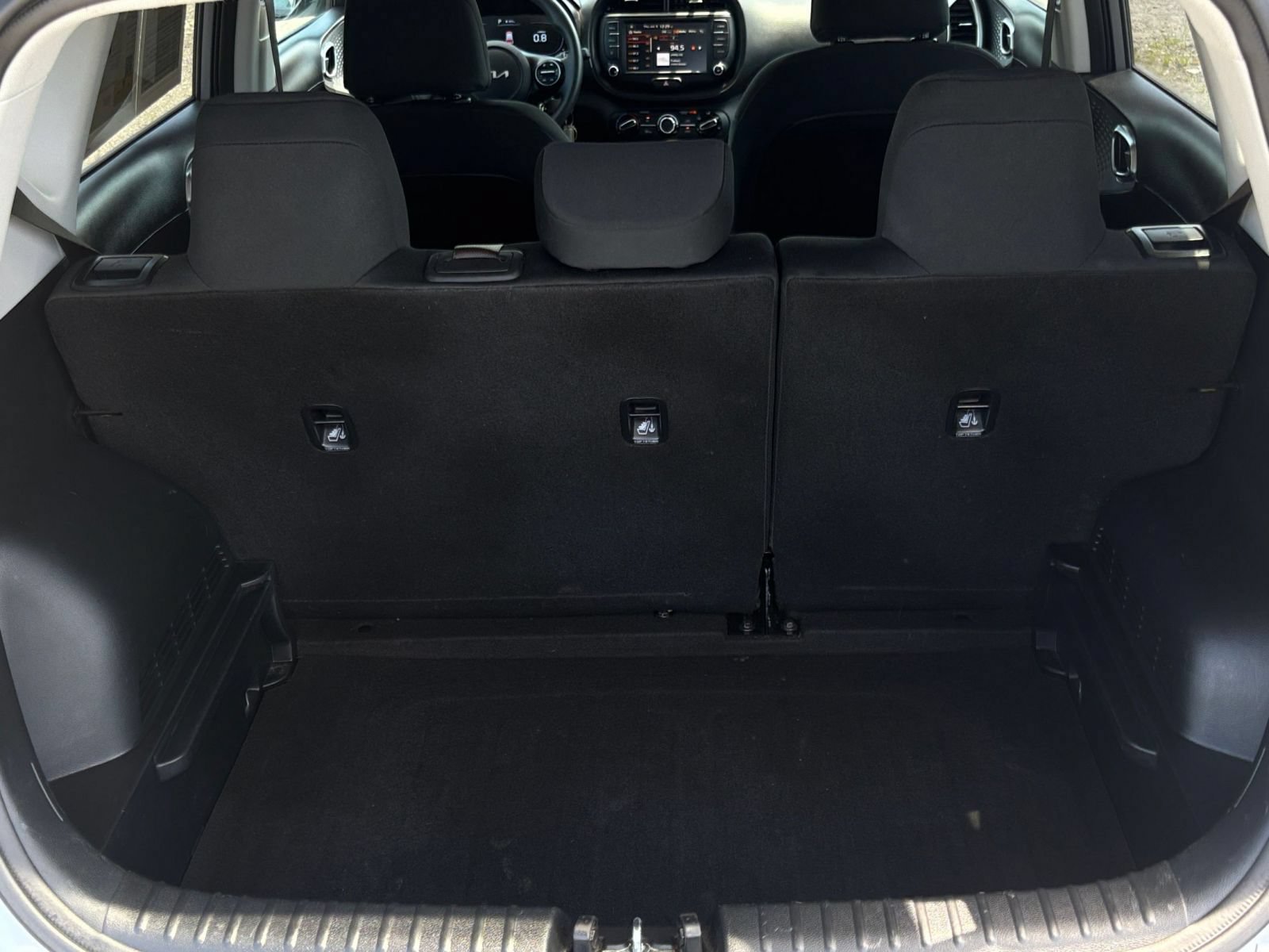 Used 2025 Kia Soul LX w/ LX Technology Package FWD image 21