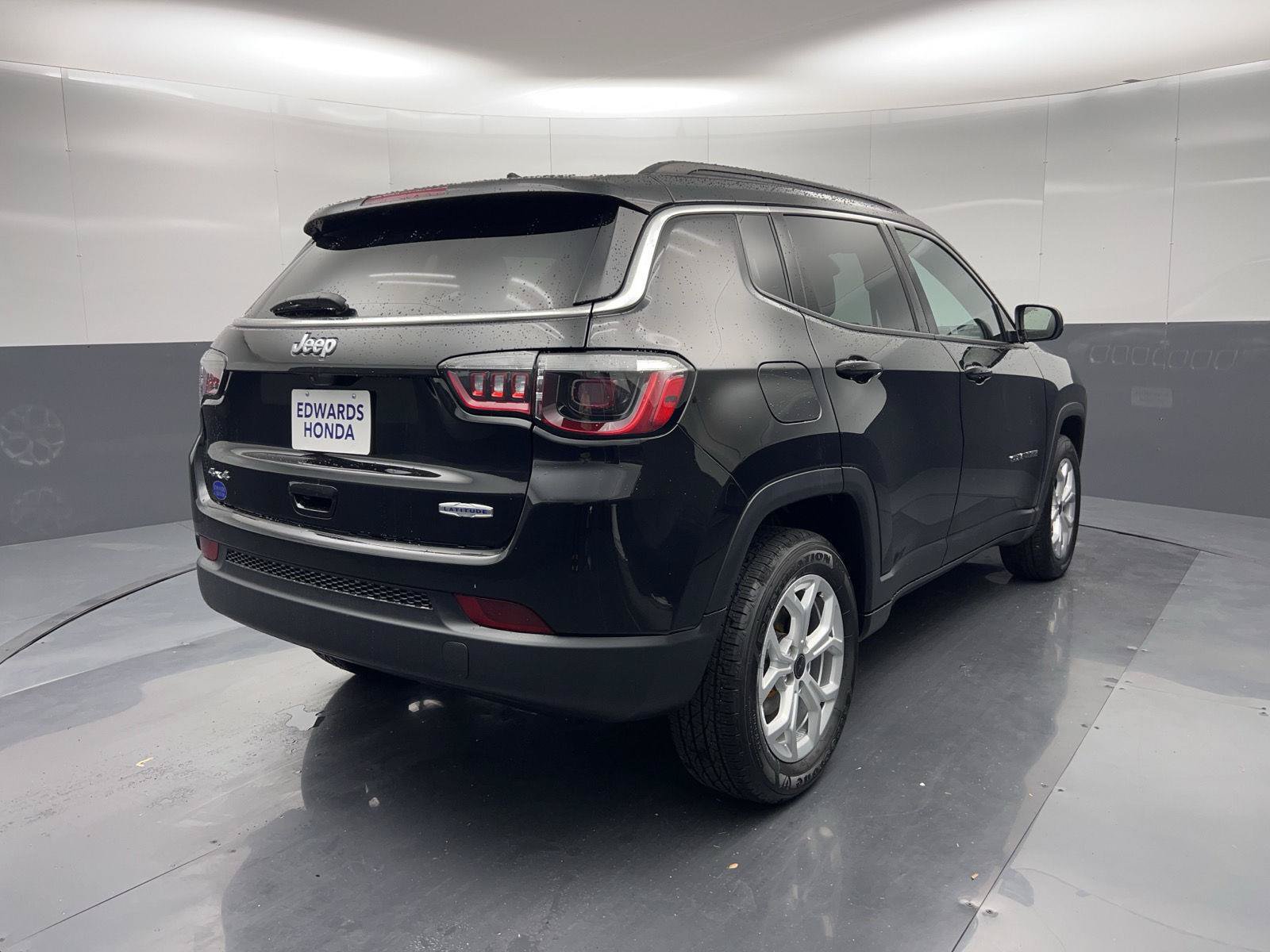 Used 2025 Jeep Compass Latitude AWD/4WD image 33