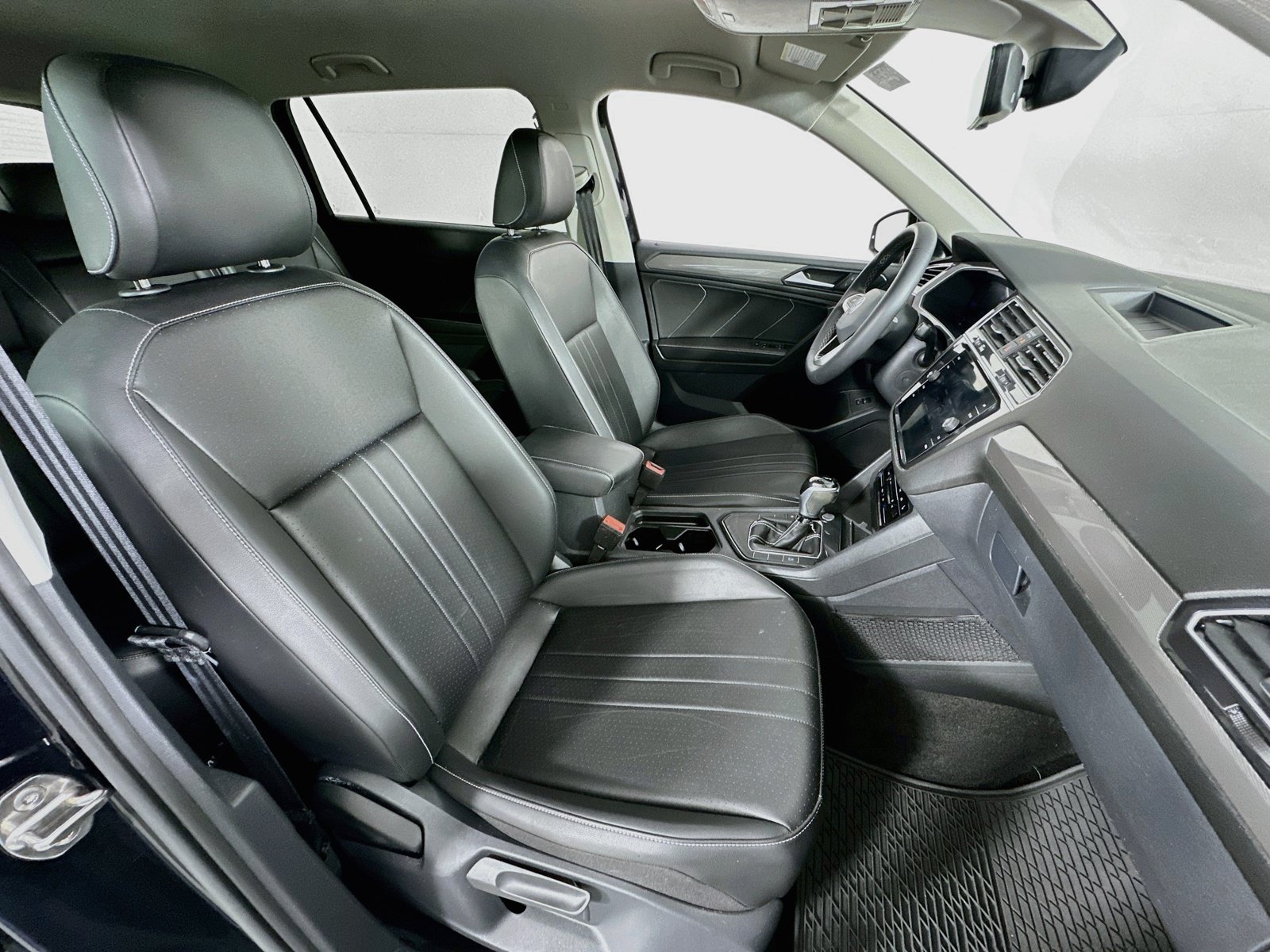 Used 2024 Volkswagen Tiguan SE FWD image 27