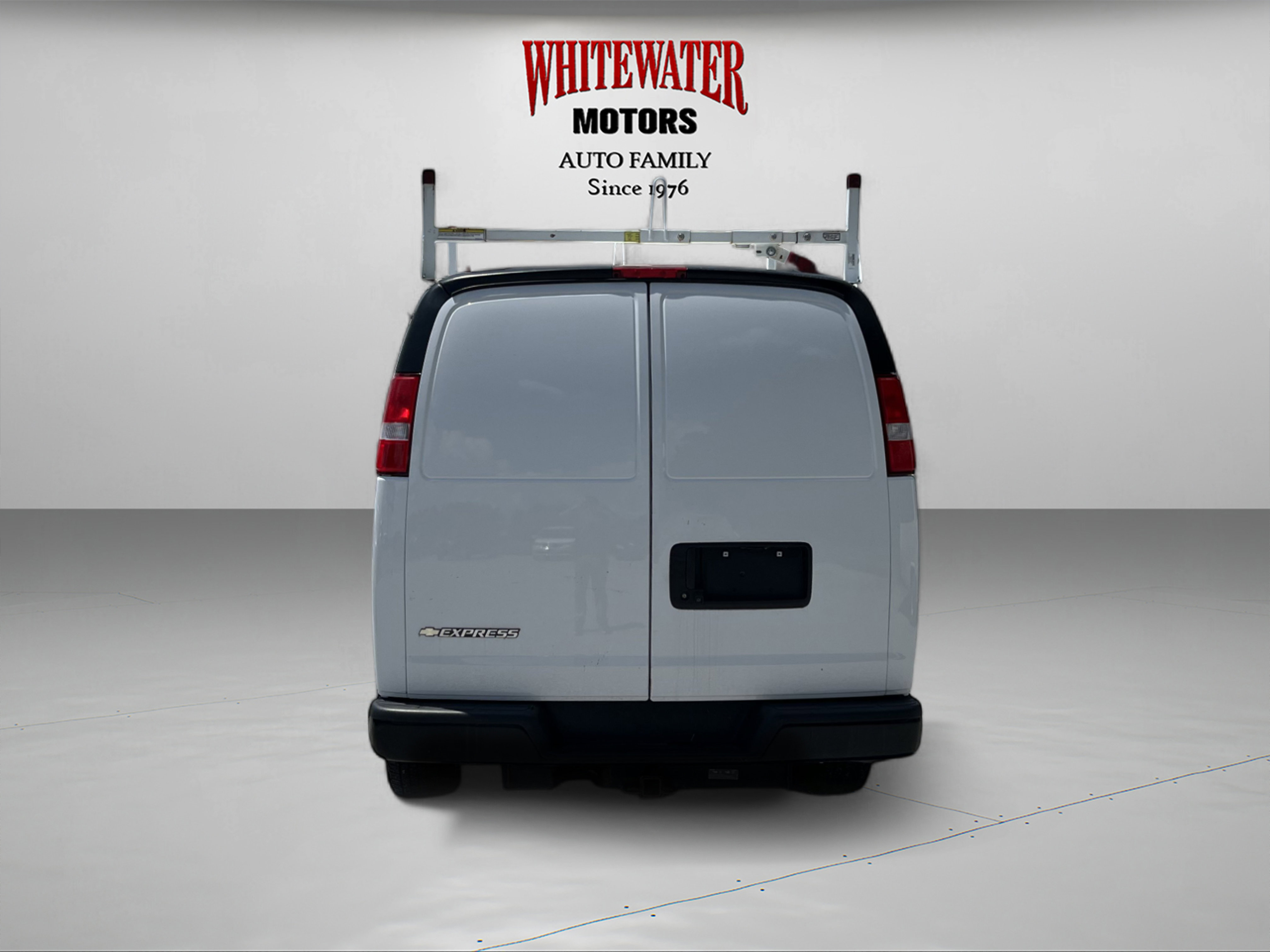 Used 2022 Chevrolet Express 2500 Extended w/ Driver Convenience Package image 4