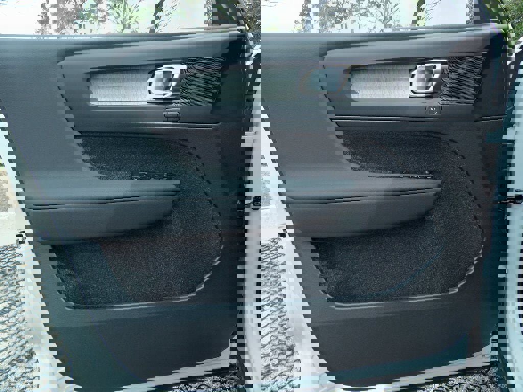 New 2025 Volvo XC40 B5 Plus w/ Climate Package image 15