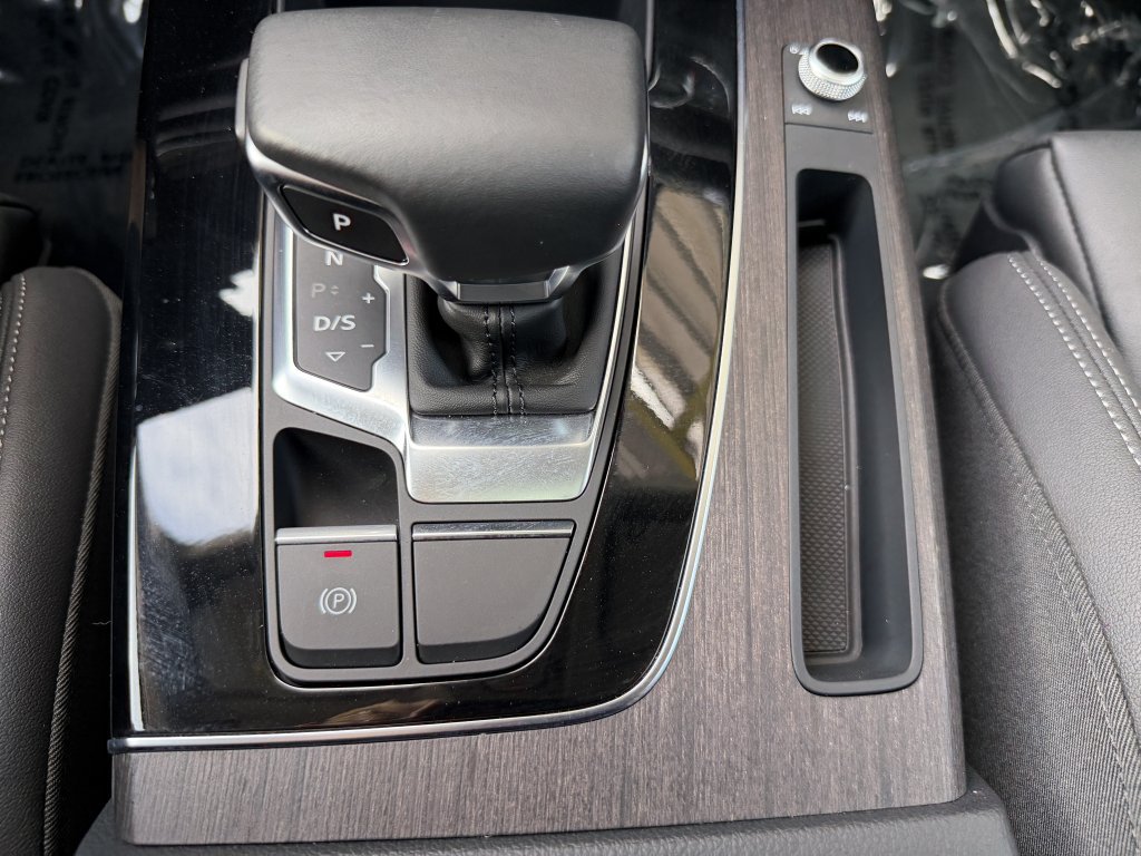 Used 2025 Audi Q5 e Premium Plus w/ Premium Plus Package AWD/4WD image 31