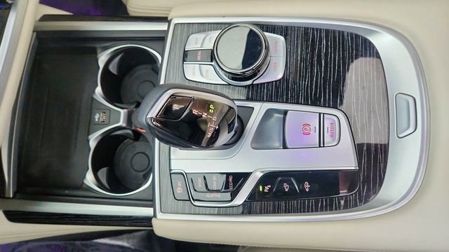 Used 2022 BMW 740i w/ M Sport Package image 52