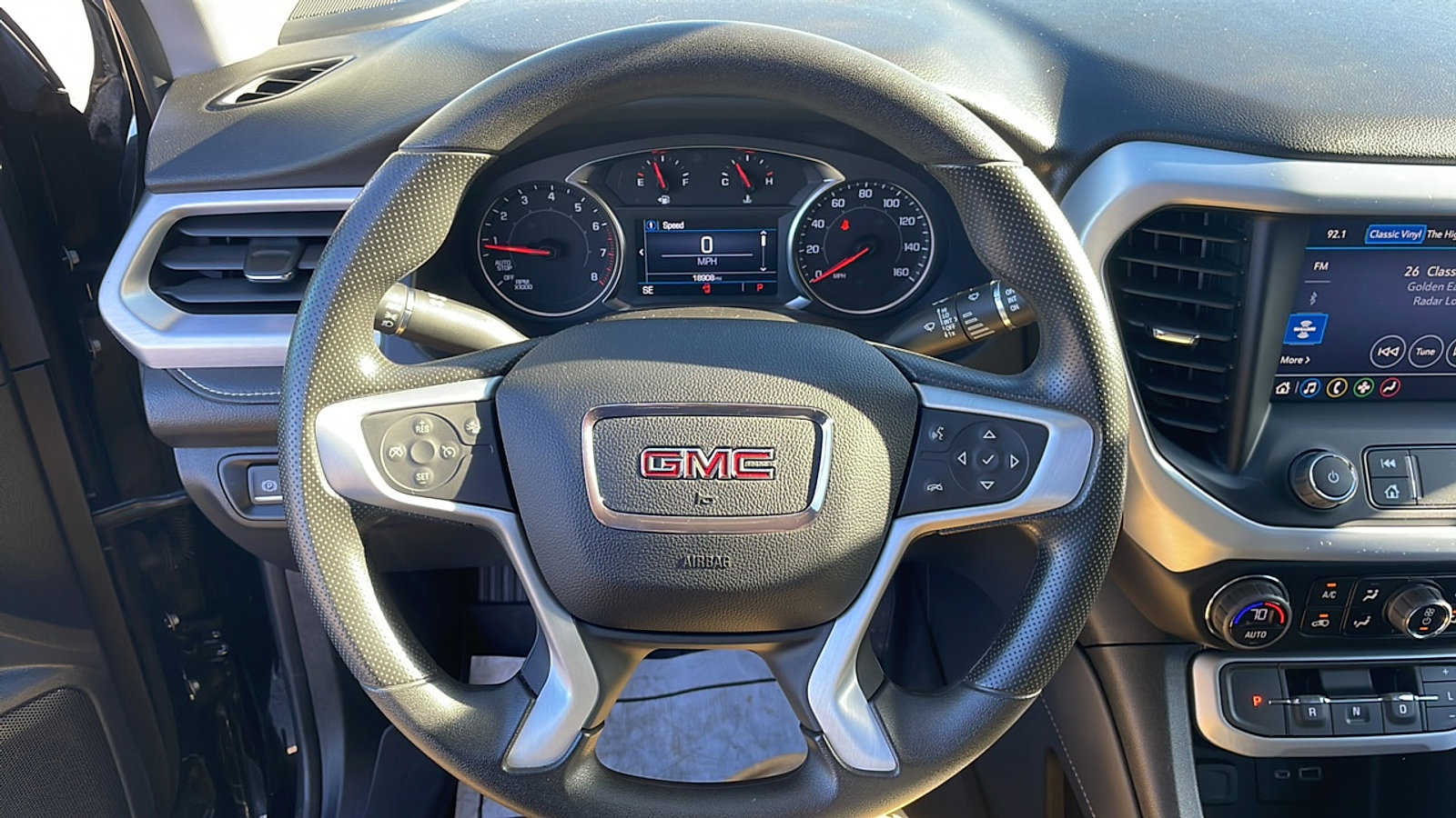 Used 2023 GMC Acadia SLE w/ Driver Convenience Package image 9