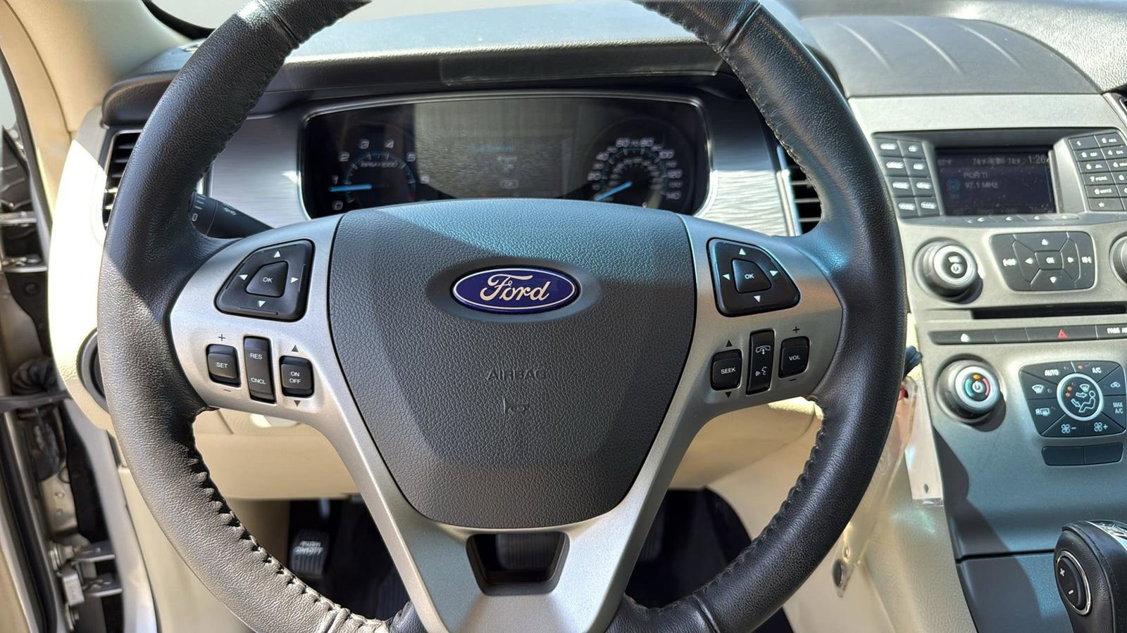 Used 2014 Ford Taurus SEL image 12