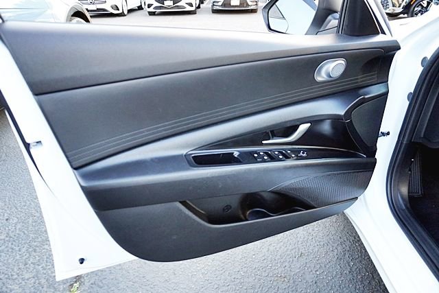 Used 2021 Hyundai Elantra SE w/ Cargo Package image 21