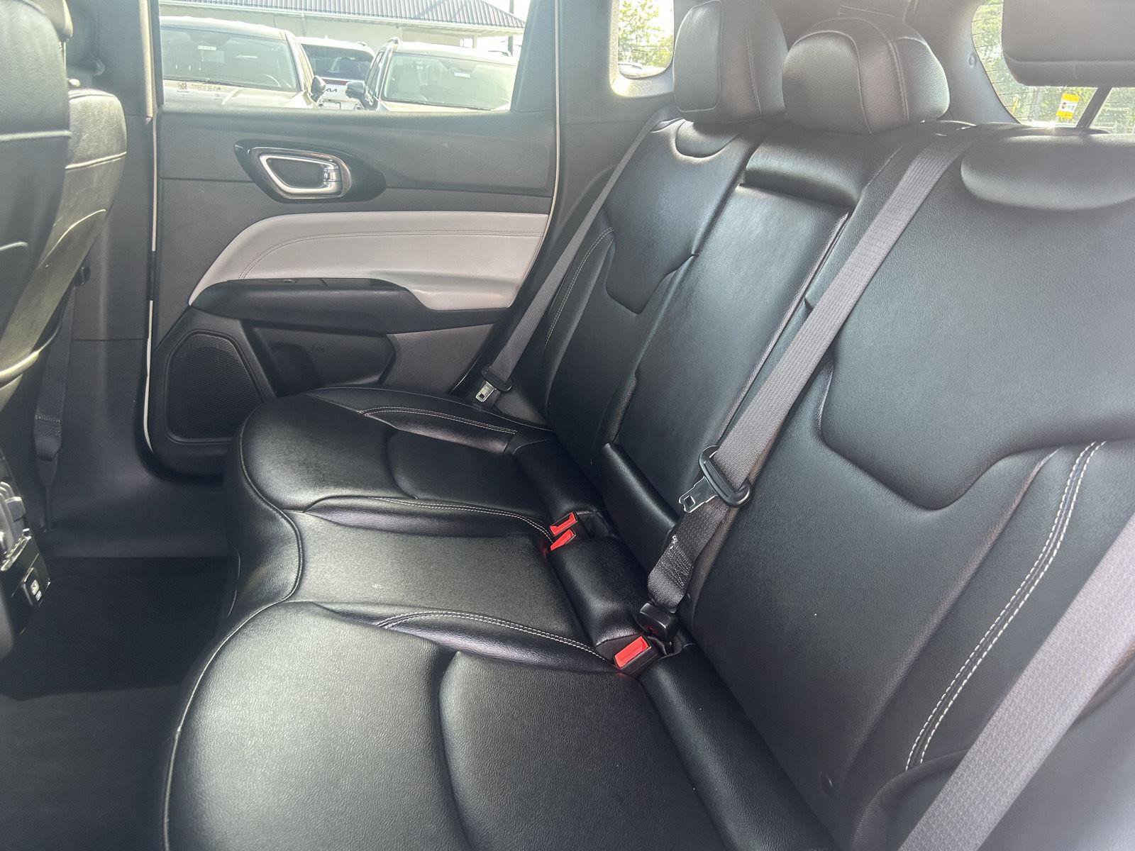 Used 2025 Jeep Compass Limited AWD/4WD image 10