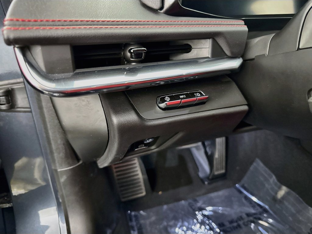 Used 2020 Chevrolet Corvette Stingray Preferred Cpe w/ 2LT Preferred Equipment Group RWD image 10