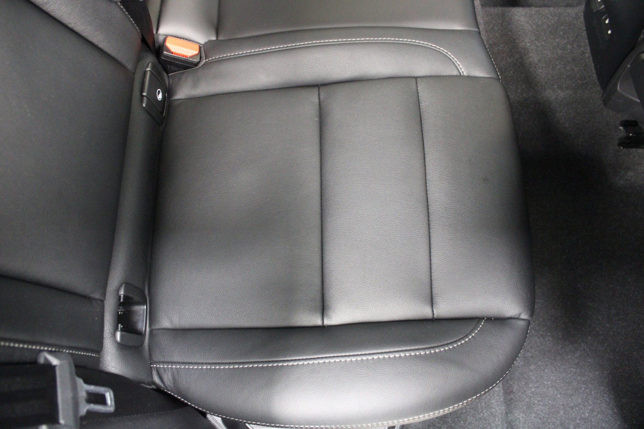 Used 2021 Volvo XC40 T5 Momentum image 28