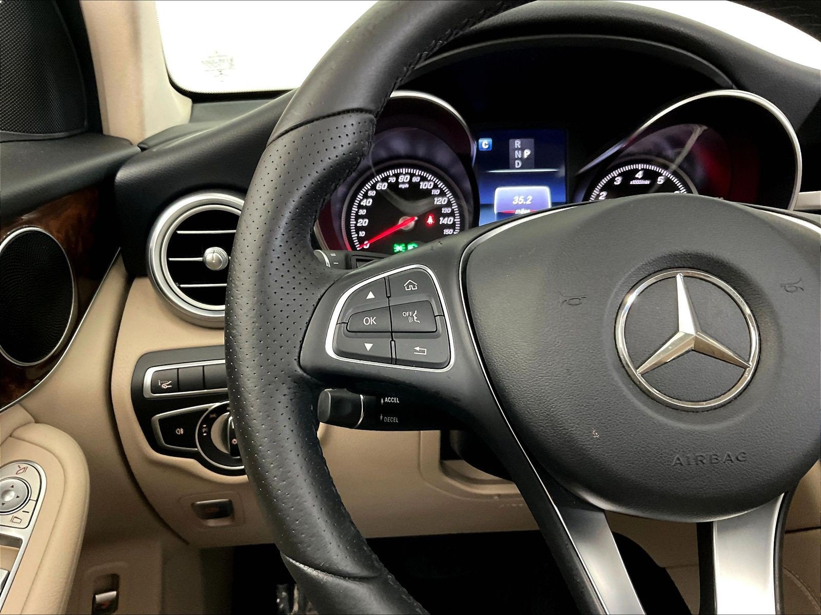 Used 2018 Mercedes-Benz GLC 300 4MATIC image 11