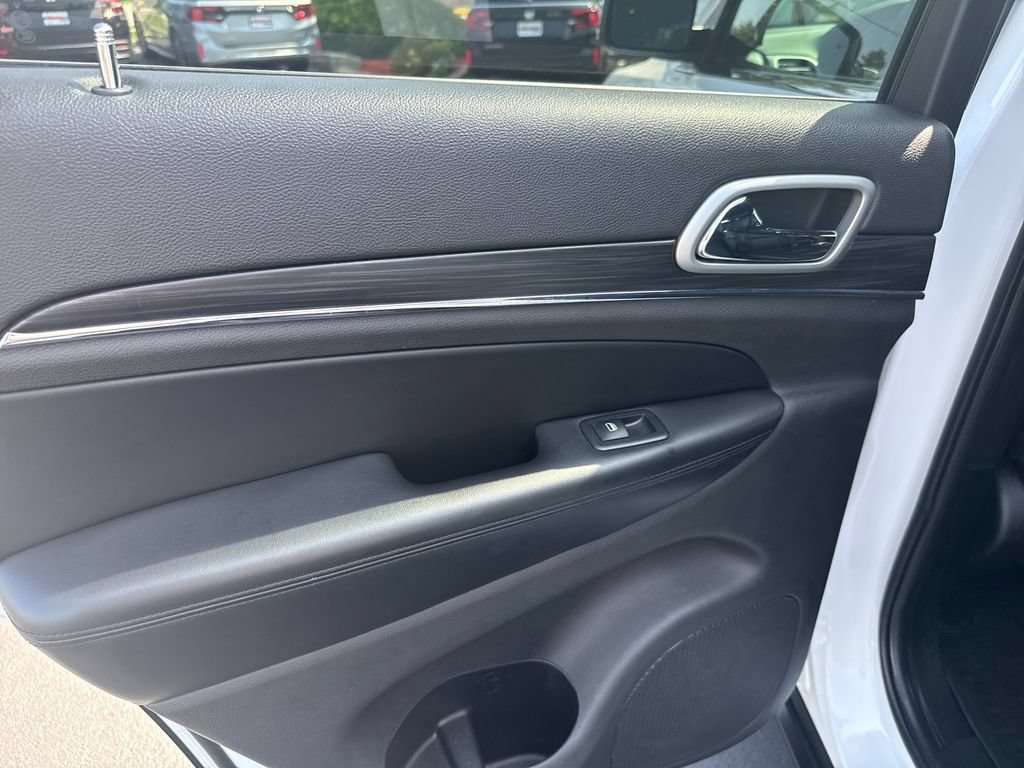 Used 2019 Jeep Grand Cherokee Limited w/ Luxury Group II AWD/4WD image 18