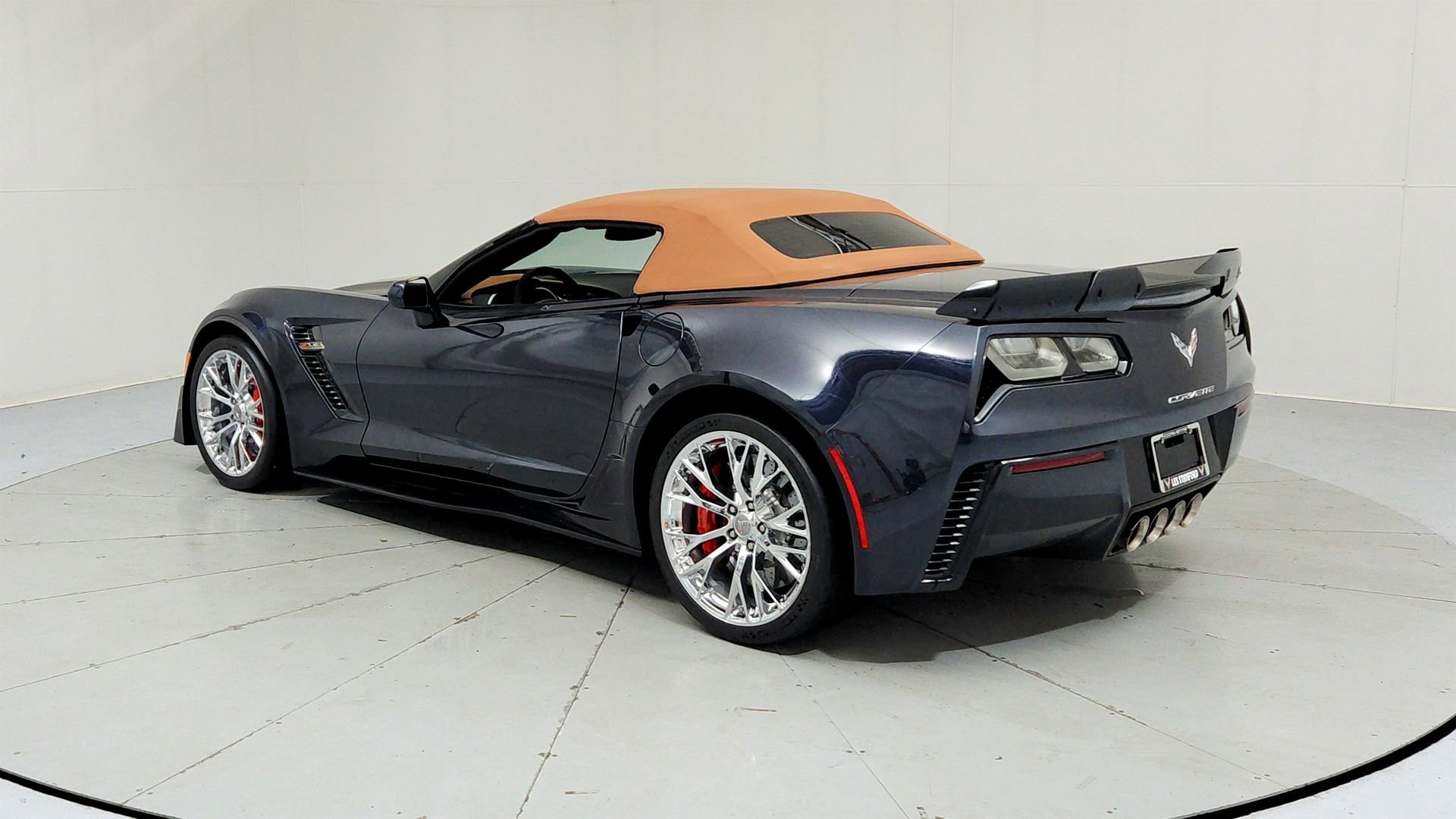 Certified 2015 Chevrolet Corvette Z06 w/ 3LZ Preferred Equipment Group RWD image 3