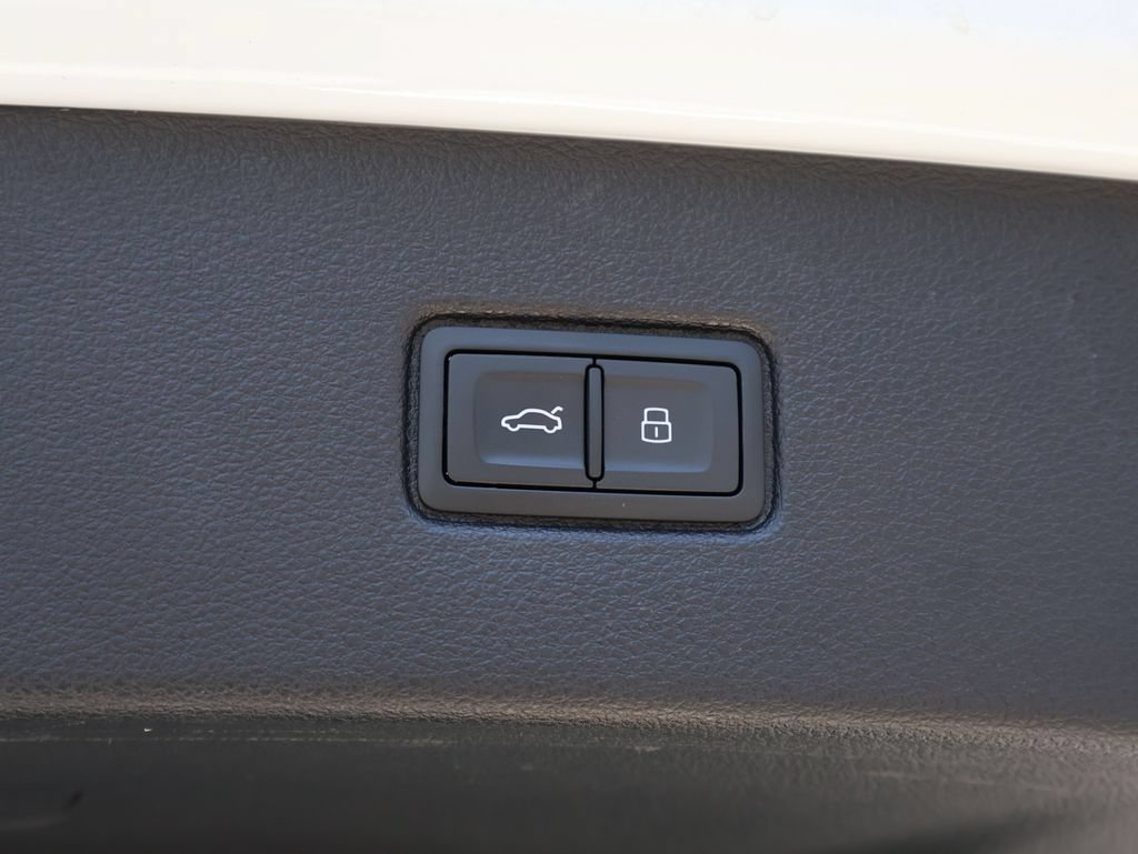 Used 2022 Audi SQ7 Prestige AWD/4WD image 17