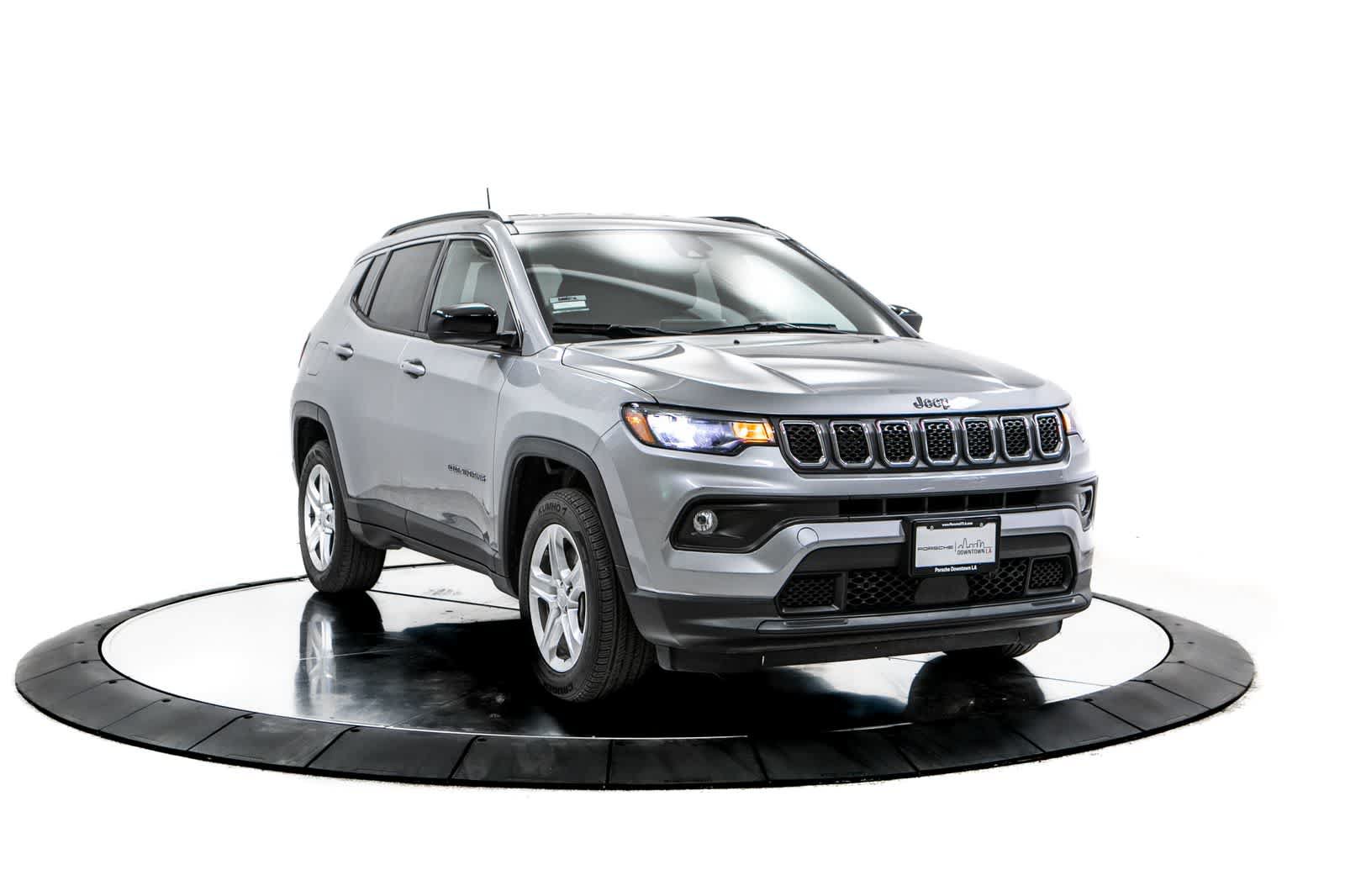 Used 2023 Jeep Compass Latitude AWD/4WD image 9