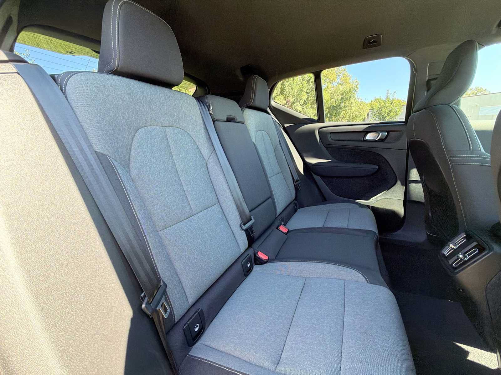 Used 2023 Volvo XC40 B5 Core w/ Convenience Package AWD/4WD image 17
