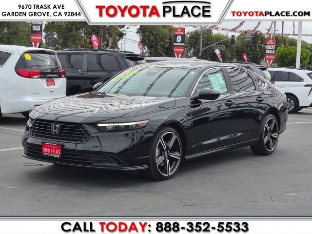 Used 2025 Honda Accord Sport image 1