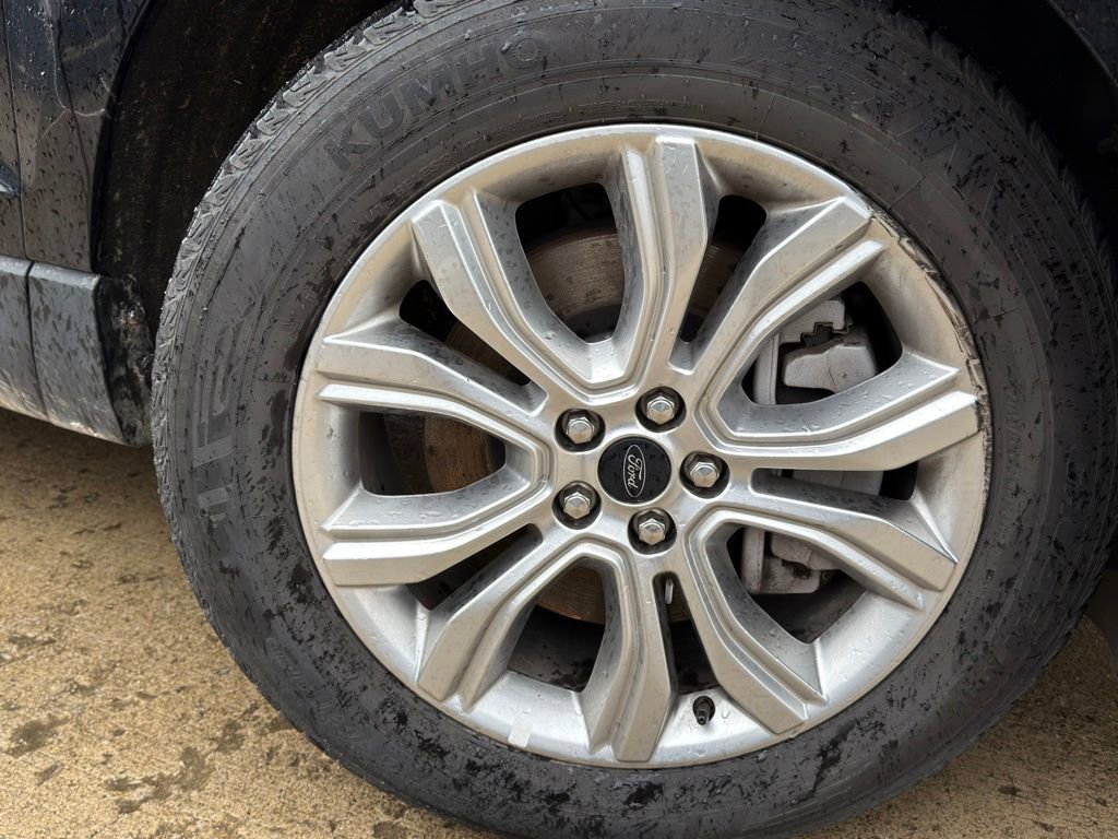 Used 2024 Ford Edge Titanium image 24