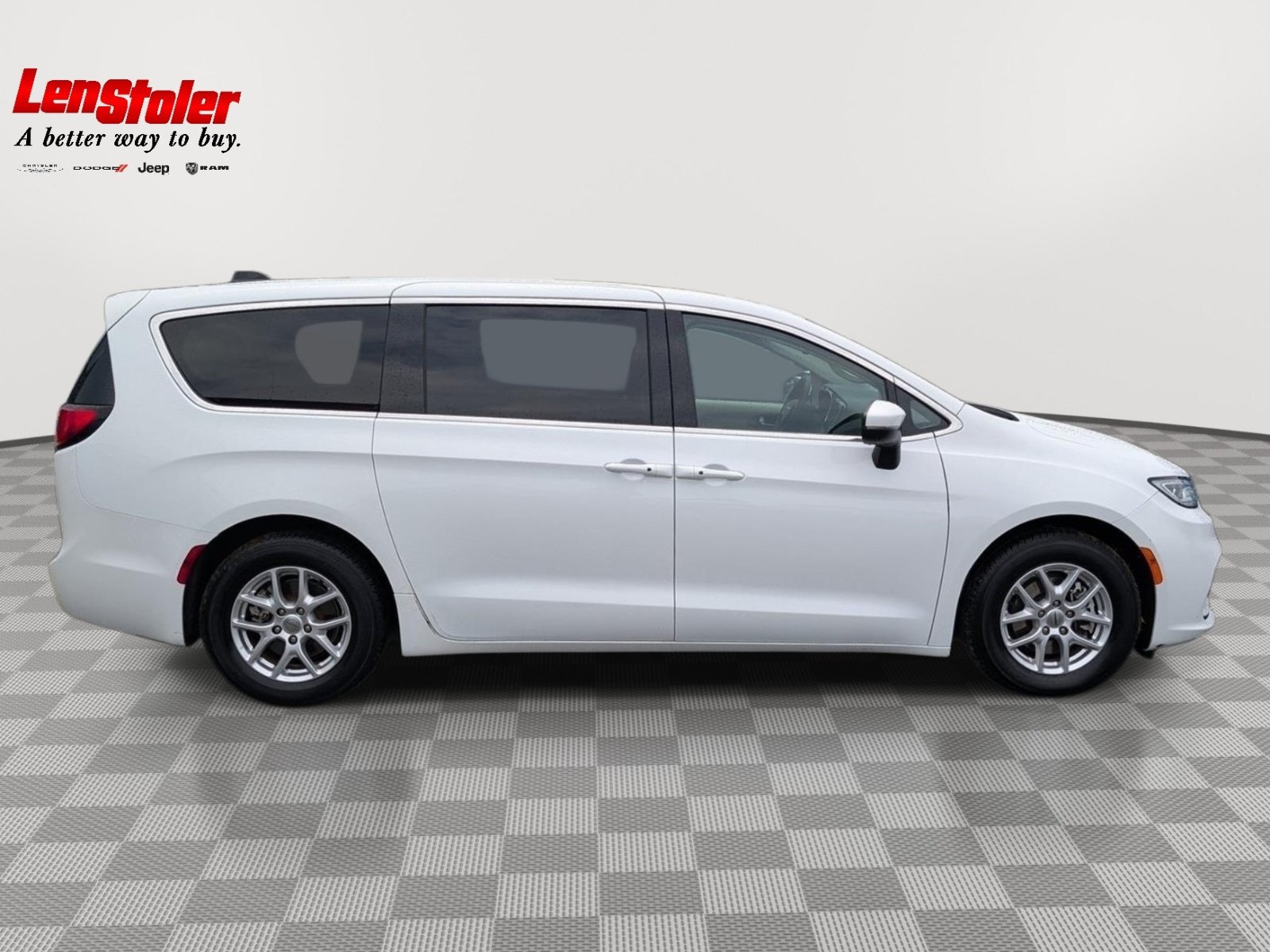 Used 2023 Chrysler Pacifica Touring-L FWD image 6