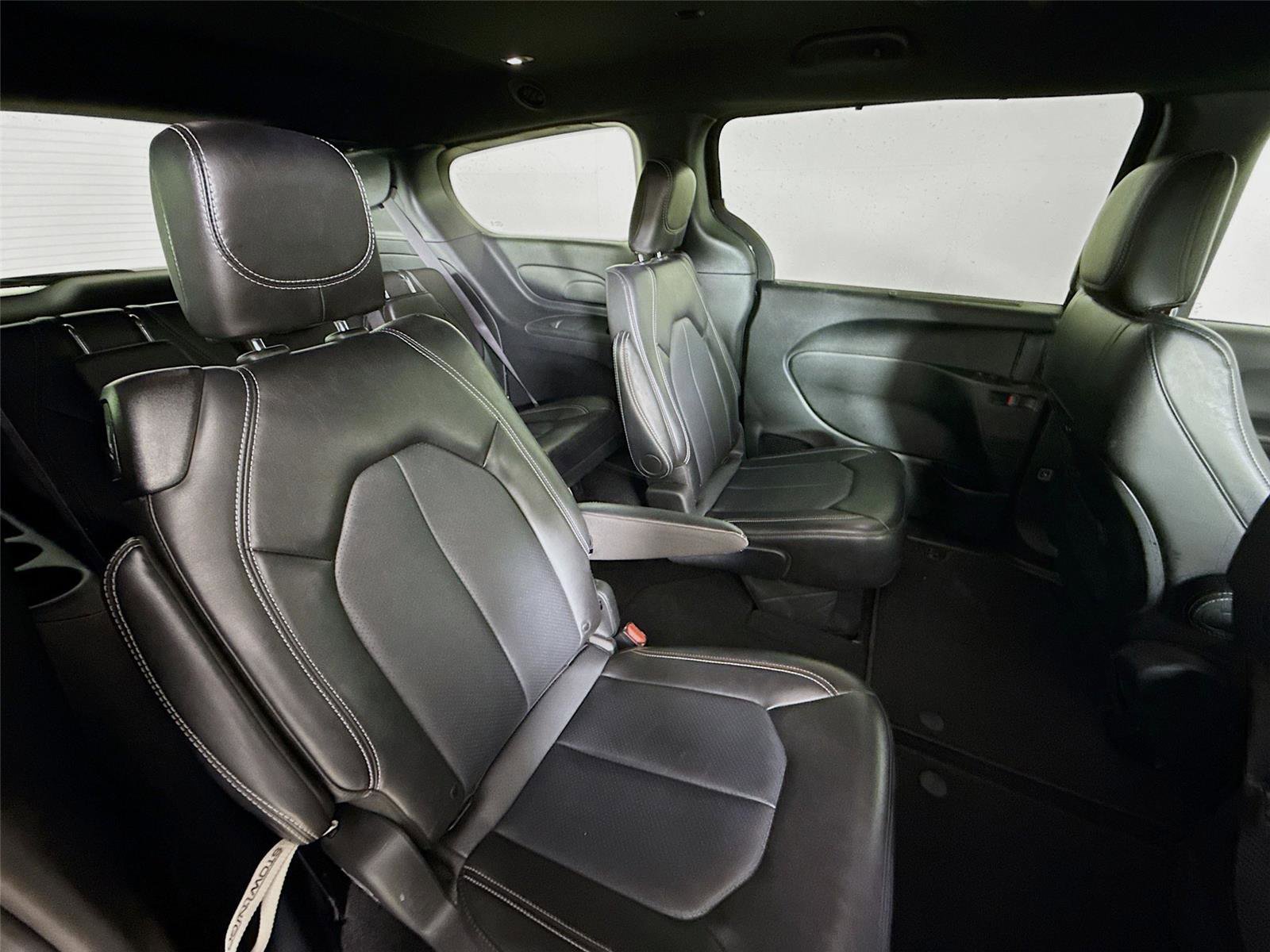 Used 2025 Chrysler Pacifica Select image 27