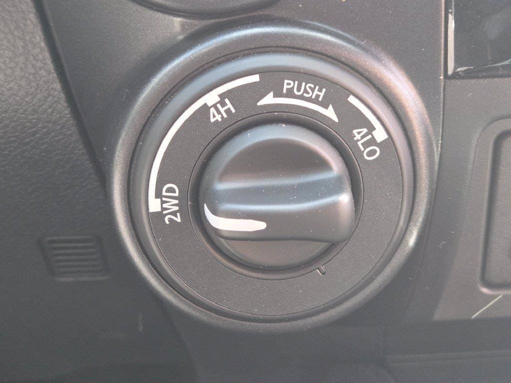 Used 2020 Nissan Titan PRO-4X w/ Pro-4x Convenience Package AWD/4WD image 16