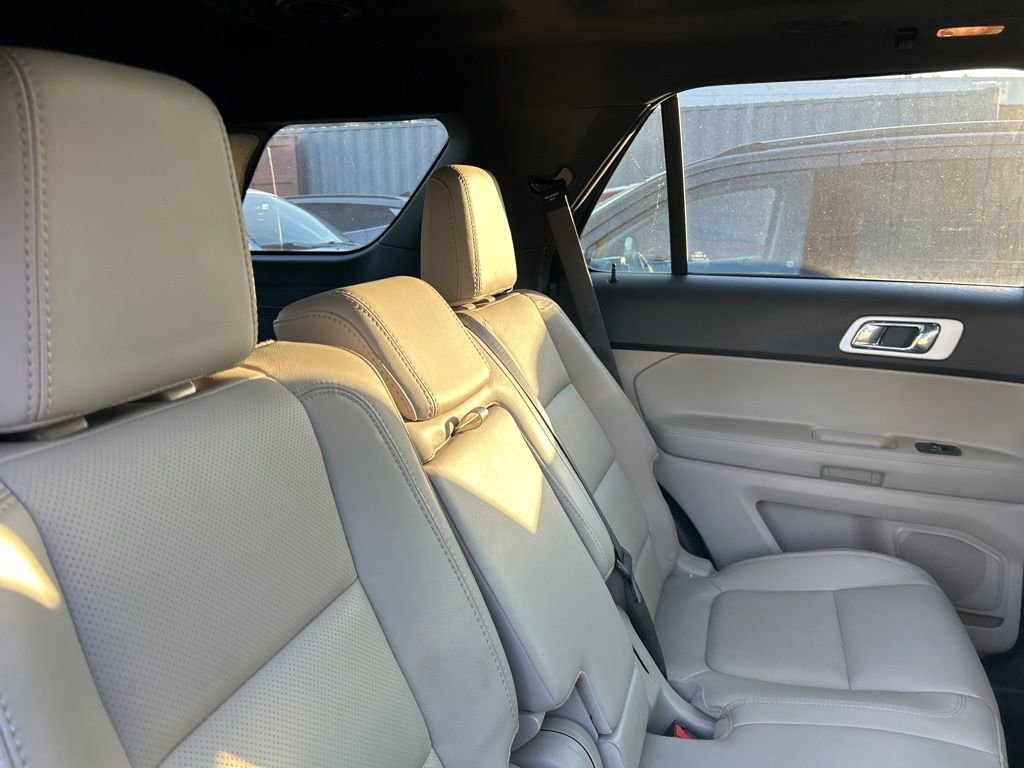 Used 2015 Ford Explorer Limited w/ Equipment Group 301A AWD/4WD image 13