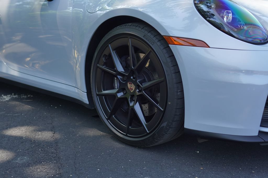 Used 2025 Porsche 911 Carrera T RWD image 33