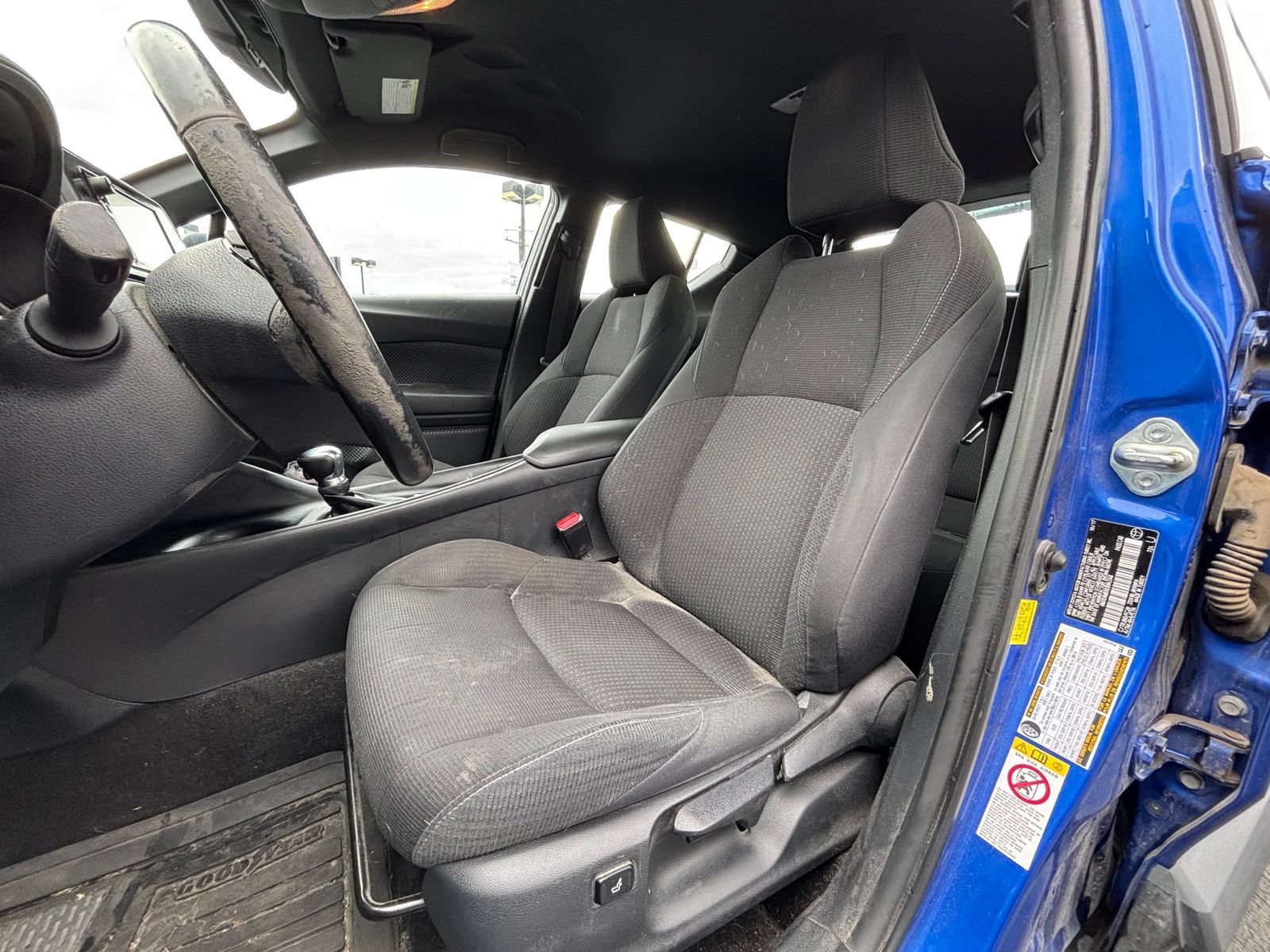 Used 2018 Toyota C-HR XLE FWD image 6