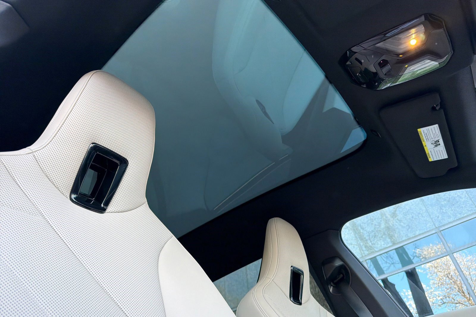 Used 2023 BMW iX xDrive50 w/ Premium Package image 20