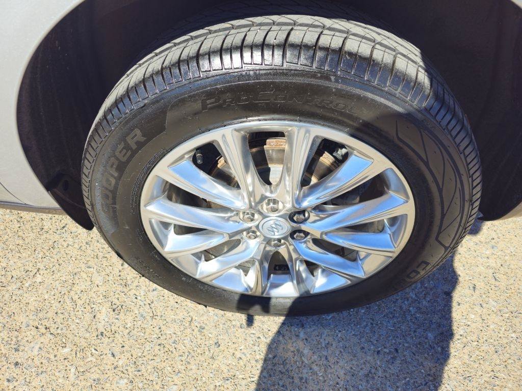 Used 2021 Buick Enclave Essence w/ Sound and Sites Package AWD/4WD image 12