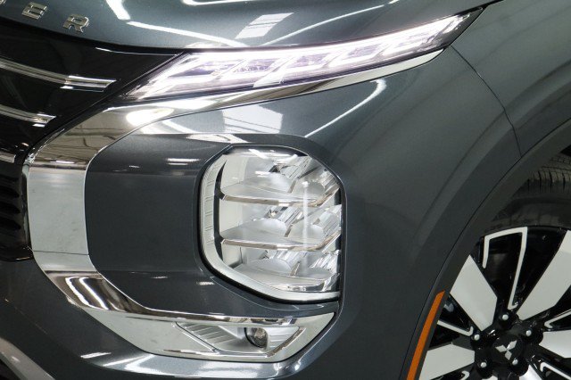 New 2026 Mitsubishi Outlander SE FWD image 2