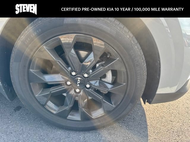 Certified 2024 Kia Carnival SX FWD image 11
