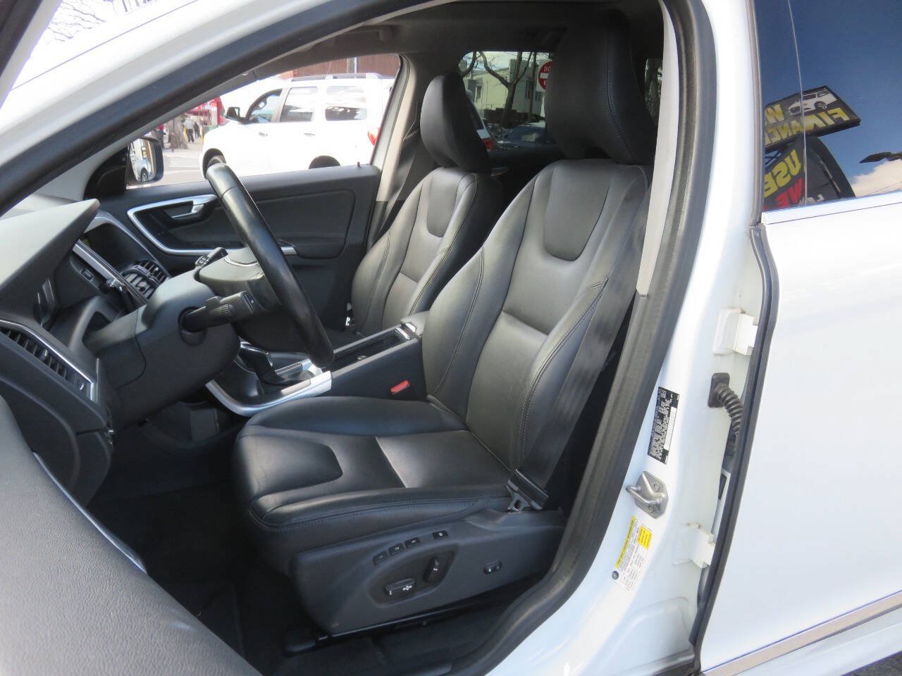 Used 2016 Volvo XC60 T6 Platinum AWD/4WD image 10