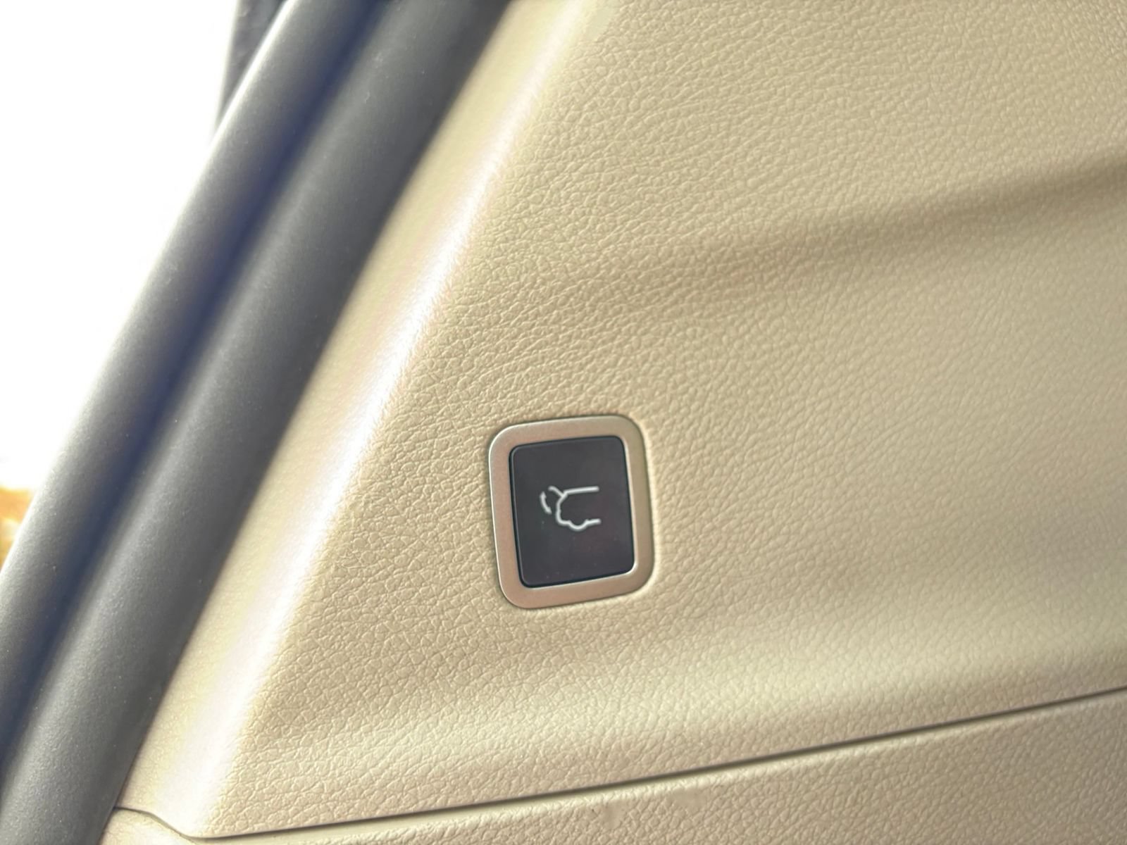 Used 2024 Chrysler Voyager LX FWD image 21